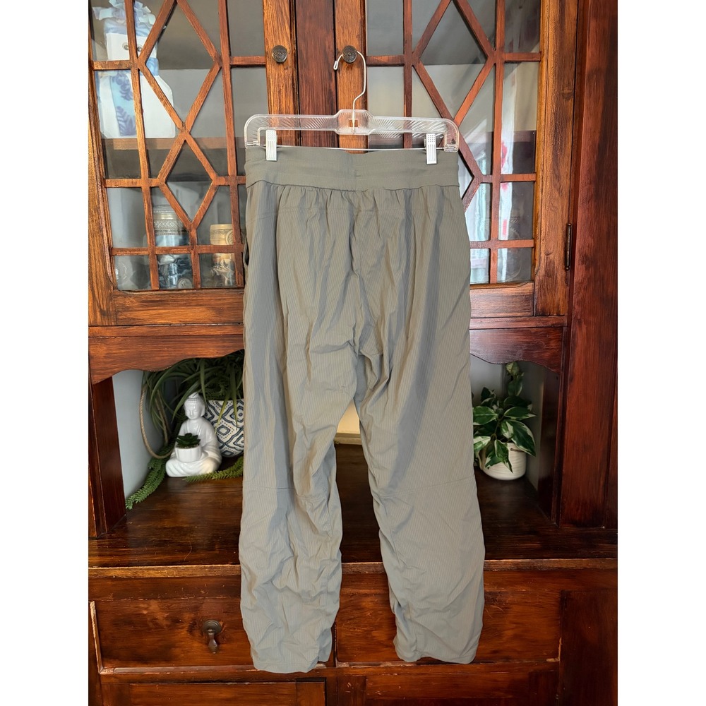 Lululemon Beyond the Studio Crop Pant 7/8 Sage Green Ruched Hem Size 8 W6BJBS - Picture 3 of 6